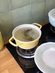 ถุงมือซิลิโคนทนความร้อน ถุงมือทนความร้อน ถุงมือทำอาหาร กันลื่น ทำความสะอาดง่าย (จัดส่งจากประเทศไทย) G3572