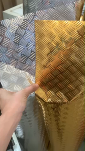 สติ๊กเกอร์ฟอยล์ลายตีนเป็ด หน้ากว้าง 1.2 เมตร แบ่งขาย เป็นชิ้น สีทอง สวย ติดทน