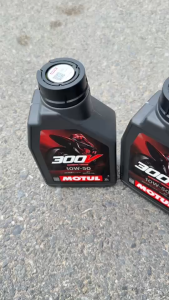 น้ำมันเครื่อง MOTUL 300V 10W-50 1ลิตร