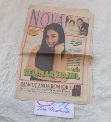 koran tabloid mingguan berita wanita NOVA cover CORNELIA AGATHA jadul lawas lama