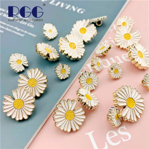 กระดุมพลาสติกสีทองดอกทานตะวัน กระดุมเสื้อสเวตเตอร์ กระดุมเสื้อคาร์ดิแกน กระดุมเสื้อโค้ท กระดุมแฟชั่น กระดุมดอกเดซี่