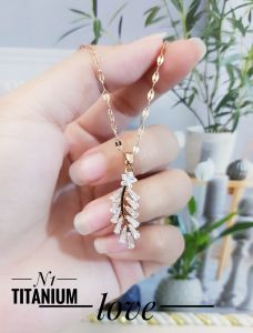 Kalung Daun Permata Kristal Diamond Titanium Rosegold Mewah 0726aaa