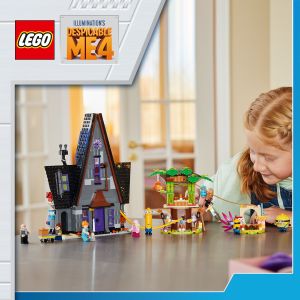 LEGO Despicable Me 75583 Minions and Grus Family Mansion Balok Mainan Anak (8 Tahun+)