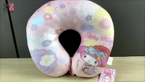 🔥พร้อมส่ง🔥 หมอนรองคอแบบพกพา ลาย My melody ลิขสิทธิ์แท้จาก Sanrio มีกระดุมล็อค ใยสังเคราะห์คุณภาพสูง ผ้ากำมะหยี่