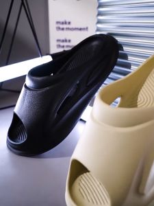 Sandal Casual Pria Slop Terbaru Karet Ringan Eva Fashion Sendal Pria Slip On Empuk Nyaman Model Import  2025 Berkualitas