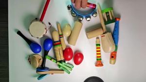 Trẻ Em Bằng Gỗ Nhạc Cụ Bộ Nhịp Điệu Maracas Castanet Sáo Jingle Bells Harmonica Kèn Cho Fiesta Carnival Dự Tiệc Đồ Chơi Giáo Dục