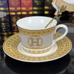 Gold European Style Ceramic Coffee Cup And Plate Set Luxury High End Daily Use Bone China Coffee Cups with Saucers