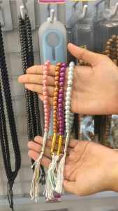 Tasbih Batu Mutiara Cantik 1 Lusin (12pcs)/Grosir Tasbih Mutiara Murah/Oleh Oleh Haji Umroh Nabawi Jakarta