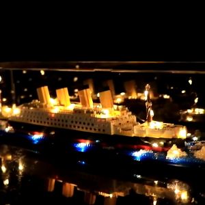 Mô hình lắp ráp tàu Titanic 1878pcs có đèn led - Mô hình cho bé từ 10 tuổi - Đồ chơi lắp ráp học tập phát triển tư duy