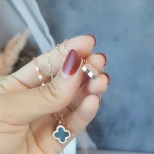 Kalung Titanium Wanita Semanggi Rantai Pecah Kopi Terbaru Kalung Titanium Anti Karat Tidak Luntur Terlaris