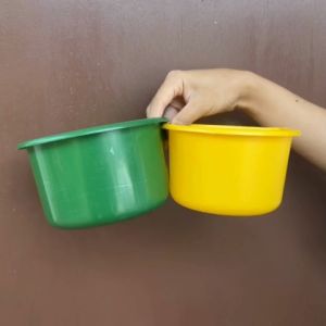 ที่ใส่อาหารไก่ชน แพ็ค6อัน แบบหนีบ ที่ใส่ข้าวไก่ ไก่ชน ที่ใส่อาหารและน้ำไก่ชน วัสดุอย่างดีทนทาน อุปกรณ์เลี้ยงไก่ชน คละสี