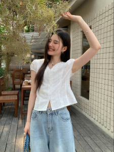 Mixd | Áo Sơ Mi Dáng Pháp Cổ V Tay Bồng cho Người Thấp