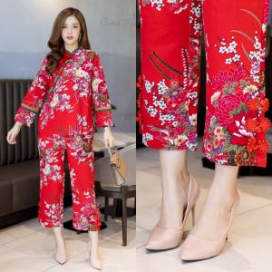 ชุดเซ็ทผ้าลินินเกรดพรีเมี่ยม เนื้อผ้านิ่มกำลังดี ดีเทลเพิ่มเติมความโดดเด่นด้วยการสลับสีผ้างานกุ้นสวยงามมาพร้อมกระดุมจีนสุดหรู งานดีไซน์ให้มีกลิ่นไอของความเป็นจีน  กางเกงมีกระเป๋าซ่อน ที่ขาแต่งด้วยกระดุมจีน ชุดนี้สวยมากค่ะ ใส่ชุดเดียวสวยสมบูรณ์แบบเลยนะคะ ห