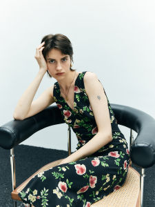 Chyan French Print V-neck Silk Dress Long Summer Holiday Style High Waist Sleeveless H-shaped Womens Premium Fashion Dress