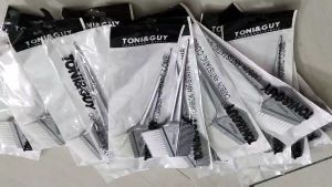 Cọ lược nhuộm tóc Tony&Guy Chính Hãng Lông trắng mềm nhựa cao cấp lông mềm 1 bên chải 1 bên lược