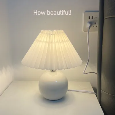 Retro Wood Grain Pleated Table Lamp Nordic Creative Bedroom Bedside Lamp Warm Romantic Simple Ins Style Girl Heart Lamp