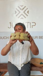 JUTATIP ฝ้ายย้อมจากใบมะม่วง ขนาด 25  กรัม ย้อมจากสีธรรมชาติ 100% ด้ายเหนียวมาก ดึงไม่ขาดง่าย