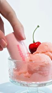 Glad2Glow Pomegranate Niacinamide Brightening Clay Stick