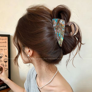 PINK EMPRESS | Gradual Change Large Hair Volume Triangle Hair Clip
