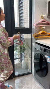 ROZEL Rak Organizer Hanger Dapat Disesuaikan Baju Storage Rack Holder Tempat Penyimpanan Hanger Rak Gantungan Baju Laundry Bisa Ditarik Rak Gantung Tempel Dinding