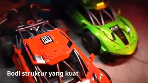 Mobil Remote Control Spray 2.4G Skala 1:18 Mobil Drift RC Balap dengan Kecepatan Tinggi