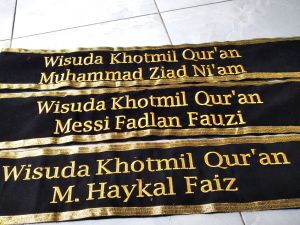 SIAP KIRIM...SELEMPANG WISUDA kain Bludru BORDIR model Dua Baris harga murah