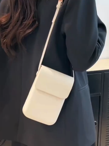 SEA YADOU  กระเป๋าสะพายข้างผู้หญิง กระเป๋าสะพายข้างทรงแมสเซนเจอร์ กระเป๋าใส่โทรศัพท์มือถือ กระเป๋าสะพายข้างทรงแมสเซนเจอร์สำหรับผู้หญิง ทรงใหม่ กระเป๋าสะพายข้างแนวตั้งแบบทันสมัยและอเนกประสงค์ กระเป๋าสะพายข้างทรงเล็ก