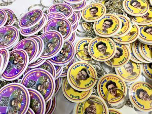 ขั้นต่ำ 50 ชิ้น ทักแชทก่อนสั่ง พวงกุญแจอะคริลิค สั่งทำ/ส่งรูปมาเอง พิมพ์ตามแบบลูกค้าได้ทุกแบบ พวงกุญแจน่ารัก พวงกุญแจดาราเกาหลี