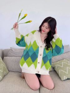 🌈 MesubShop 🌈เสื้อคลุมแขนยาว ผ้าไหมพรมทอลาย 🩰 คาดเหลี่ยมสลับลาย สีสันสดใสสุดสาวอวบใส่แน่นอนจ้า รุ่น สิงหา