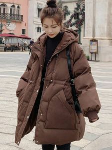 สีกากี เอวซับ เสื้อแจ็กเก็ตขนเป็ด ผู้หญิง ฤดูหนาว ความยาวปานกลาง หนาขึ้น ผ้าฝ้าย ปักเป้า เสื้อโค้ท ชุดปาร์ตี้ พลัสไซส์ ตัดตรง