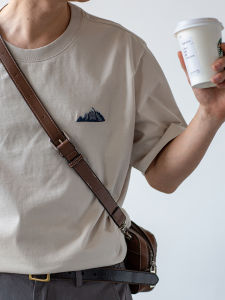 เสื้อยืดคอกลมแขนสั้นผ้าคอตตอนลายปักสไตล์ย้อนยุคสไตล์ญี่ปุ่นสำหรับผู้ชาย ฤดูร้อน 2021 ลายพิมพ์เรขาคณิต