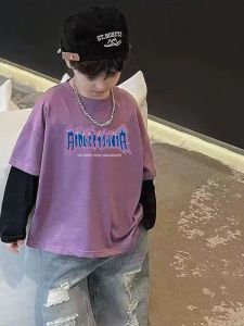 เสื้อยืดแขนยาวสำหรับเด็กชาย ฤดูใบไม้ผลิและฤดูใบไม้ร่วง 2025 ใหม่ เสื้อชั้นในสองชิ้นปลอมสำหรับเด็กวัยกลางคนและโต คอกลม ระบายอากาศได้ดี