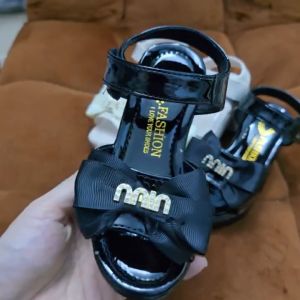 Xăng đan cao gót 5cm da bóng mềm đi học đi chơi cho bé gái da mềm đế nhẹ chống trơn trượt (Form nhỏ)