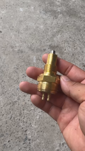 Núm báo lùi howo 041-3 báo lùi xe ô tô howo đầu kéo dùng cho xe ô tô