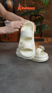 Air-Balance Sandal Slop Jelly Karet Wanita Bunga 3D Flat Empuk Elastis Elegan & Anti Licin 807-F