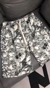 GZ Store กางเกงขาสั้นแฟชั่น กางเกงลำลองสามารถสวมใส่ได้ทั้งชายหญิง ลวดลายสมัยใหม่ ใส่สบาย QC-DK8019