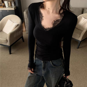 เสื้อเชิ้ตคอวีผู้หญิงทรงเข้ารูปแขนยาวลายลูกไม้สีพื้นฤดูใบไม้ร่วง/ฤดูหนาว 2024 เสื้อเชิ้ตคอวีแบบสวมหัวทรงเข้ารูปสำหรับใส่ทำงาน