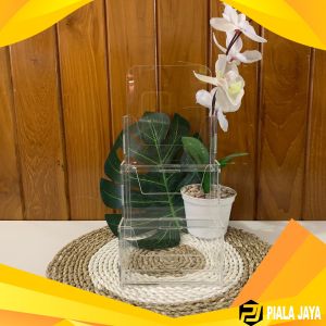 [COD] TEMPAT BROSUR AKRILIK TINGKAT TIGA | RAK BROSUR 3 SUSUN UKURAN A4 LIPAT TIGA | DISPLAY BROSUR AKRILIK | RAK BROSUR 3 SUSUN MURAH