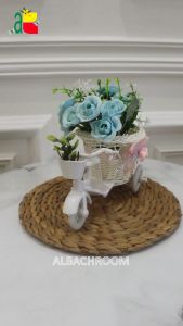 RANGKAIAN BUNGA MAWAR 8032 VAS SEPEDA MINI RB6007