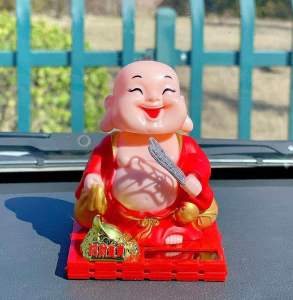 Ông Phật Di Lặc Gật Đầu bằng năng lượng ánh sáng mặt trời