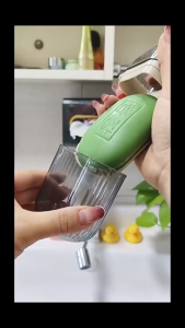 Hộp trong suốt đựng xà phòng xà bông cục bỏ túi đi du lịch có nắp đậy chống rỉ nước và khay thoát nước tiện dụng.