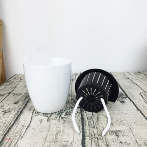 【Local Delivery+COD】Wall Mounted Self Watering Flower Pot – Large Plastic Round Hanging Planter for Pothos – 90° Vertical Design – Includes Inner Basket & Cotton String – White – Para sa Pader na Paso