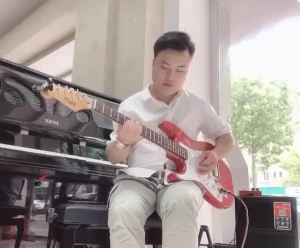 Wholesale IRIN39 Inch Electric Guitar Single Shake ST Electric Guitar Set Student Rock Plucked Instrument Guitar guitar