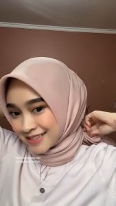 Hijab Segi Empat Paris Premium Anti Letoy Finishing Jahit Tepi
