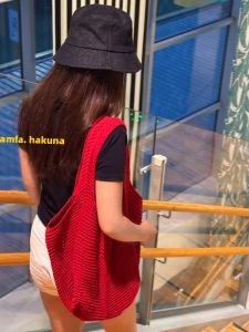 Hand Knitted Tote Bag Hollow out Design Spring Summer Casual Beach Style Cotton Material Large Size Shopping Bag Shape