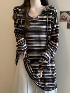 เสื้อยืดแขนยาวทรงหลวมลายทางมีฮู้ดสำหรับผู้หญิงไซส์ใหญ่ ทรงยาวคลุมสะโพก สไตล์สตรีท เสื้อผ้าทำงานฤดูใบไม้ร่วงปี 2025