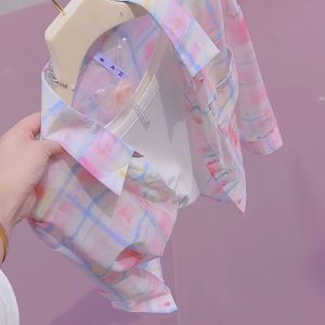 เสื้อเชิ้ตคอโปโลลายสก็อตสีชมพูหลวมๆ สำหรับผู้หญิงในช่วงฤดูร้อนปี 2025 เสื้อเชิ้ตบางๆ ป้องกันแสงแดด ทรงหลวม แขนยาว ปกติ