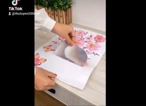 Decal dán tường bình hoa công trang trí phòng khách
