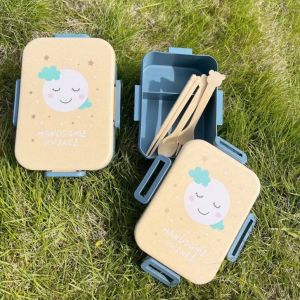 Kotak Bekal Makan Siang Kartun Kelinci Beruang Awan Bulan 2 Sekat Lunch Box dengan Peralatan Makan Persegi Kotak Makan Siang Siswa Anak Kantor Outdoor Bento Makan / Rantangan