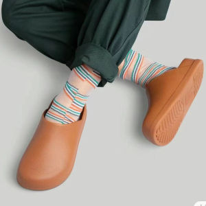 รองเท้าแตะส้นแบนทรงหัวกลมแบบสวมสำหรับกลางแจ้ง รองเท้าชายหาด รองเท้าแตะแบบสวมส้นแบนแบบสวมหัวสำหรับผู้ชาย ฤดูร้อน 2023 รองเท้าแตะ EVA ส้นสูง